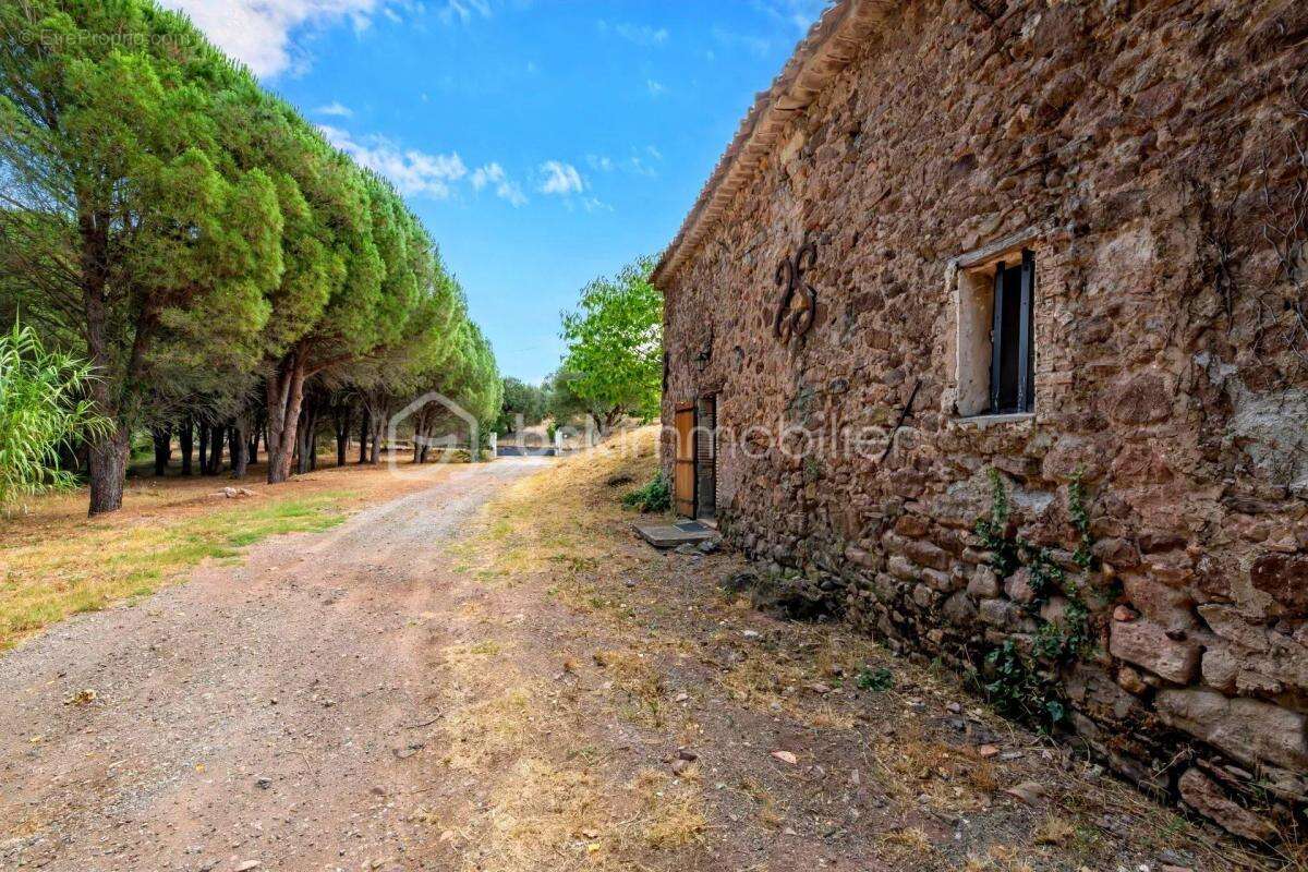 Maison à ROQUEBRUNE-SUR-ARGENS