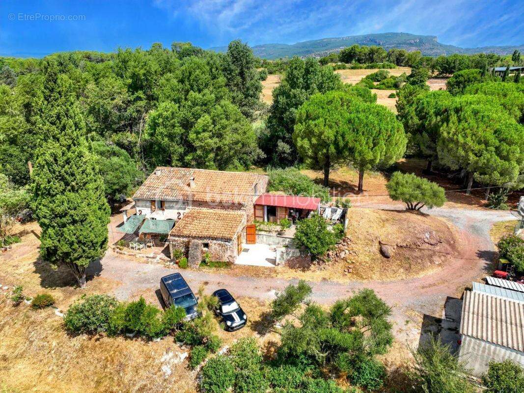 Maison à ROQUEBRUNE-SUR-ARGENS