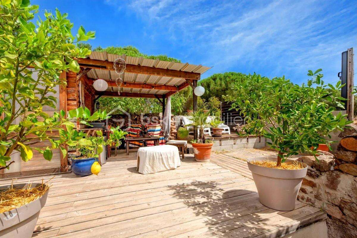 Maison à ROQUEBRUNE-SUR-ARGENS