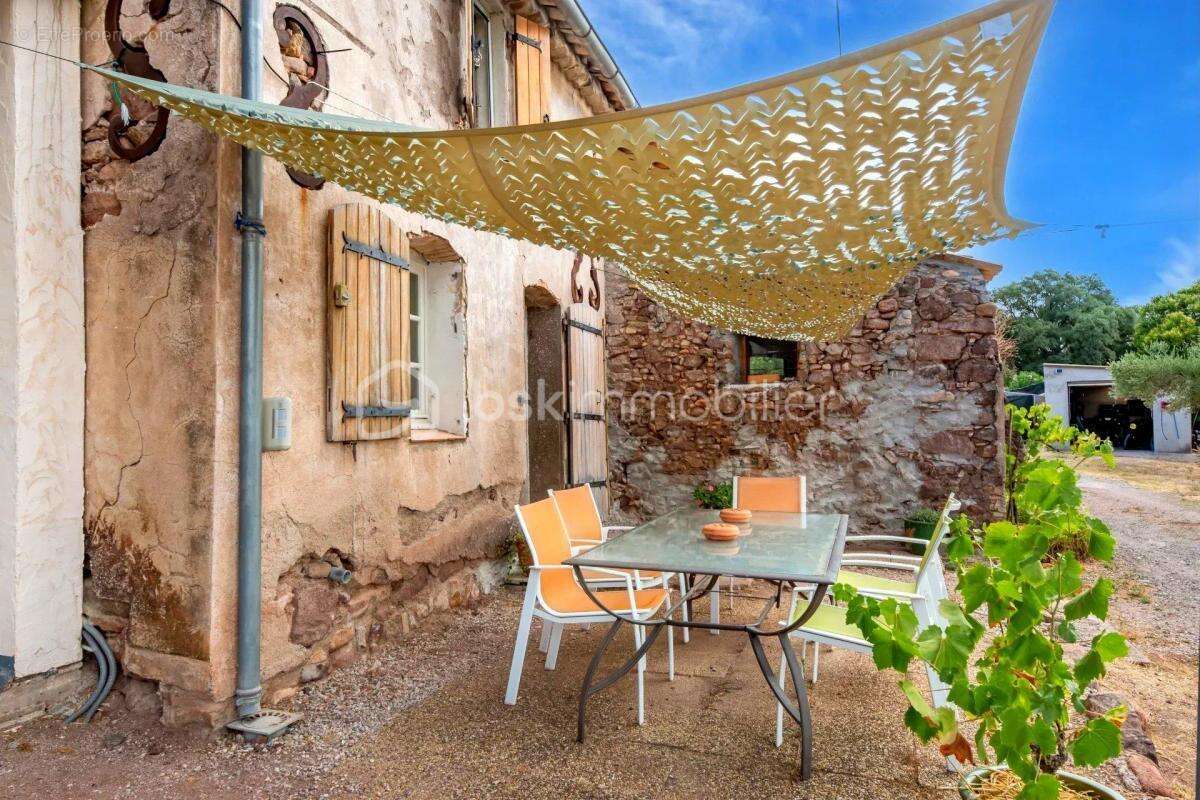 Maison à ROQUEBRUNE-SUR-ARGENS