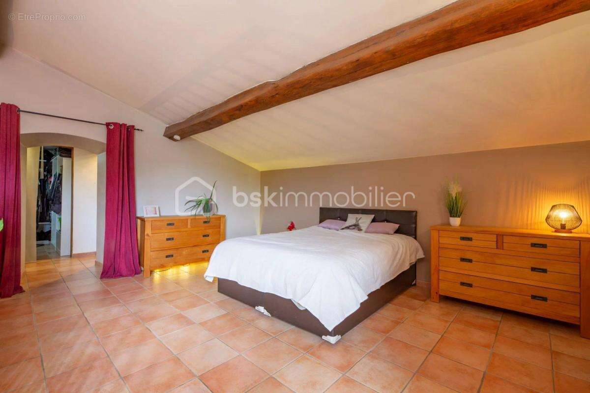 Maison à ROQUEBRUNE-SUR-ARGENS