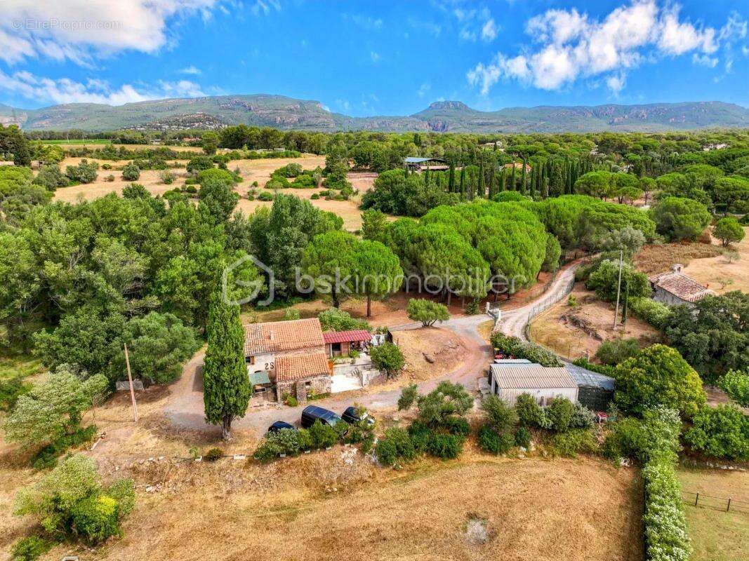 Maison à ROQUEBRUNE-SUR-ARGENS