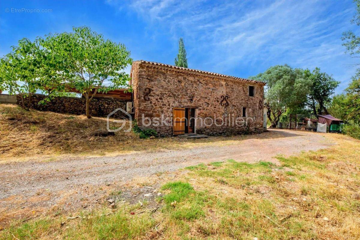 Maison à ROQUEBRUNE-SUR-ARGENS