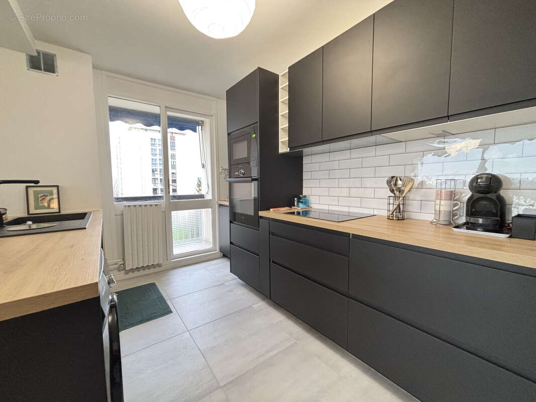 Appartement à SAINT-GENIS-LAVAL