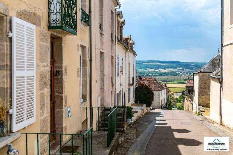 Maison à ALISE-SAINTE-REINE
