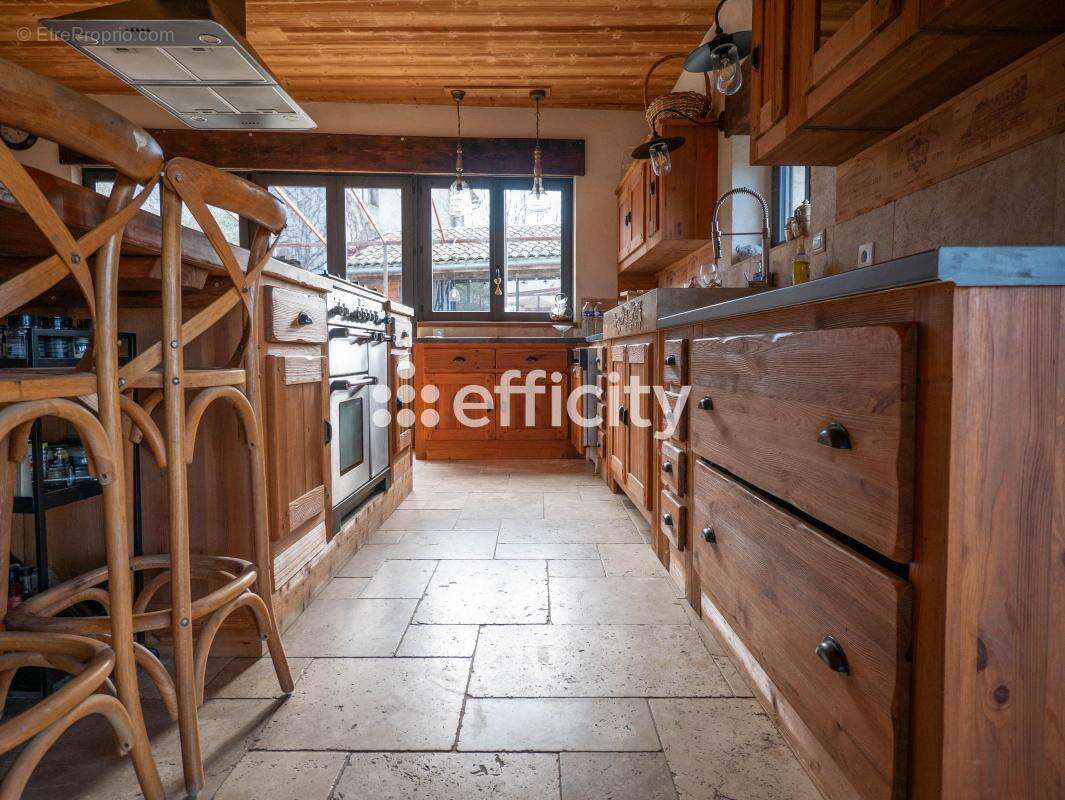 Maison à LA CHAPELLE-DE-SURIEU