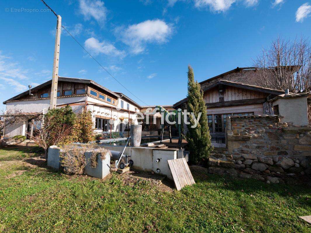 Maison à LA CHAPELLE-DE-SURIEU