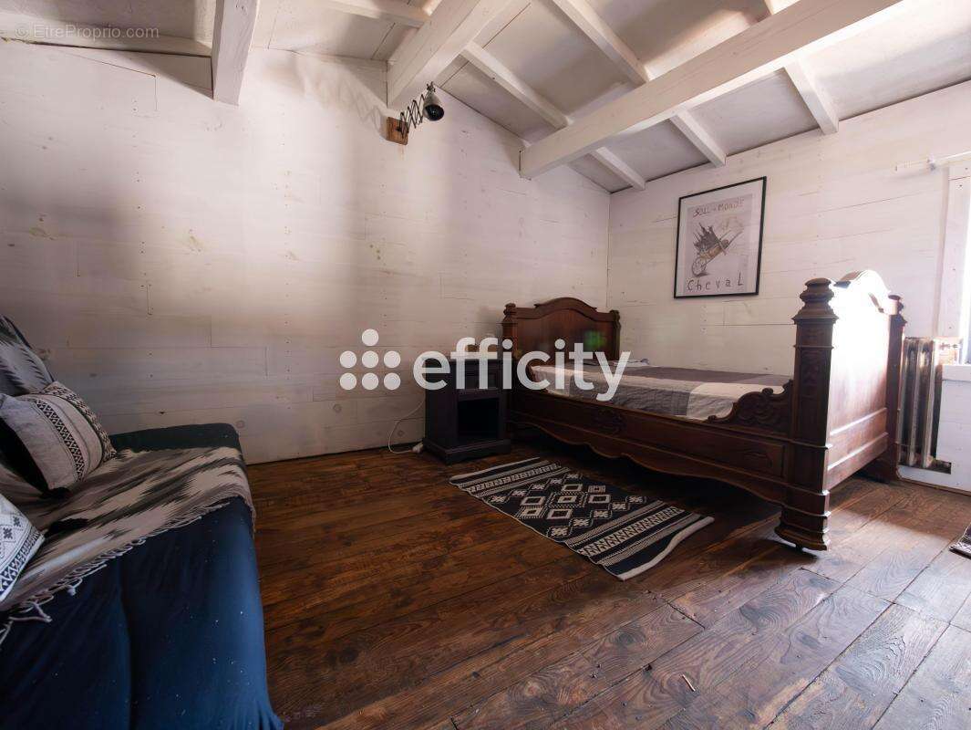 Maison à LA CHAPELLE-DE-SURIEU