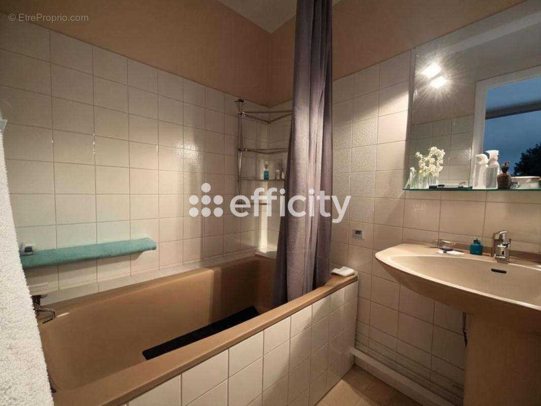 Appartement à LA COURNEUVE