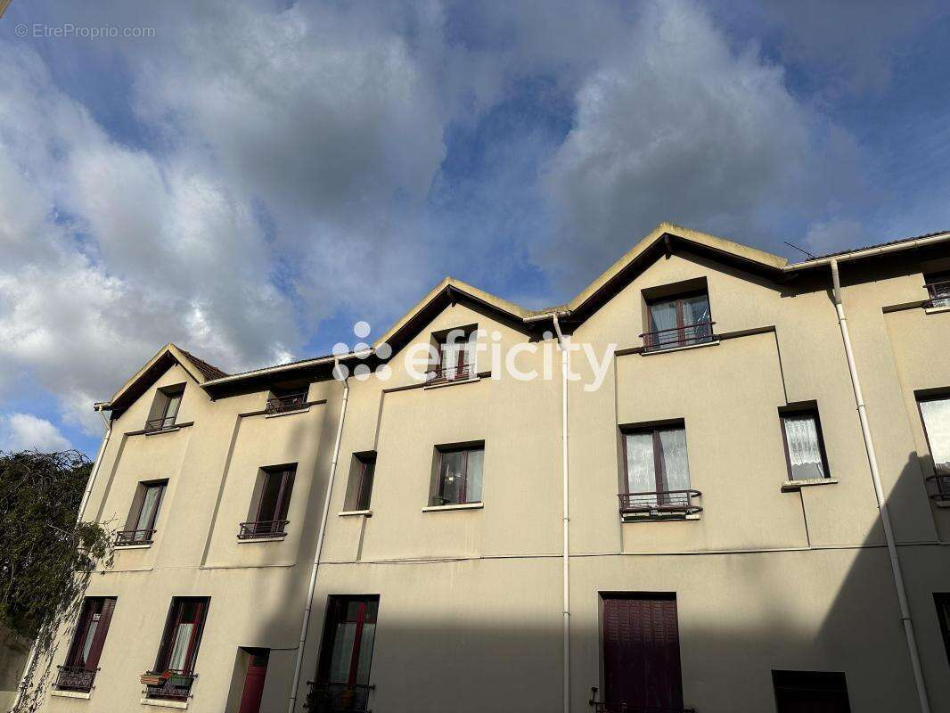 Appartement à LA COURNEUVE