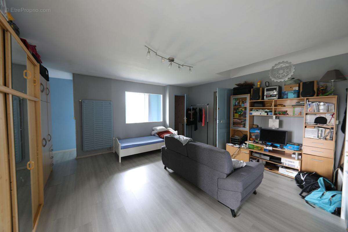 Maison à LA CHAPELLE-SUR-AVEYRON