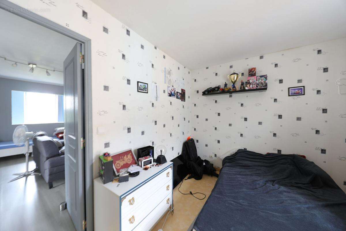 Maison à LA CHAPELLE-SUR-AVEYRON