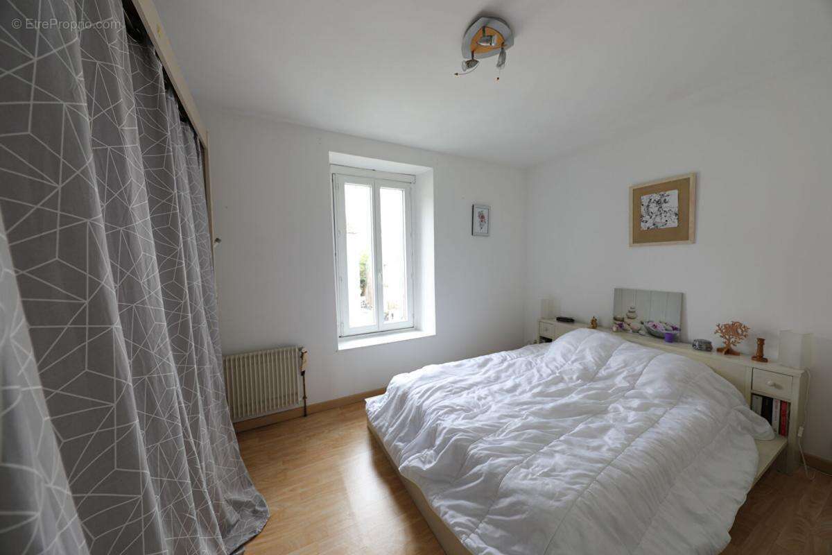 Maison à LA CHAPELLE-SUR-AVEYRON