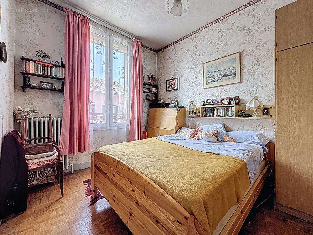 Maison à L'HAY-LES-ROSES