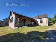 Parking à SAINT-GERVAIS-D&#039;AUVERGNE
