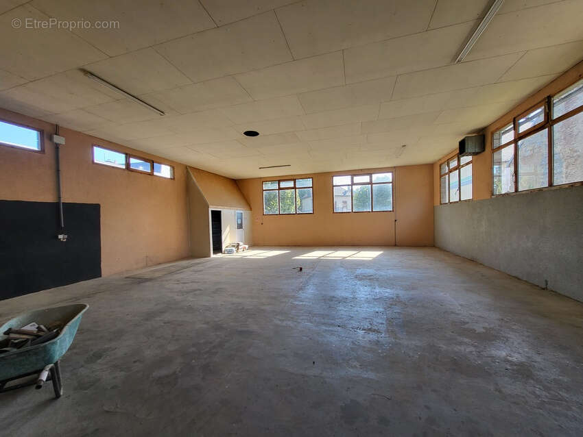 Parking à SAINT-GERVAIS-D&#039;AUVERGNE