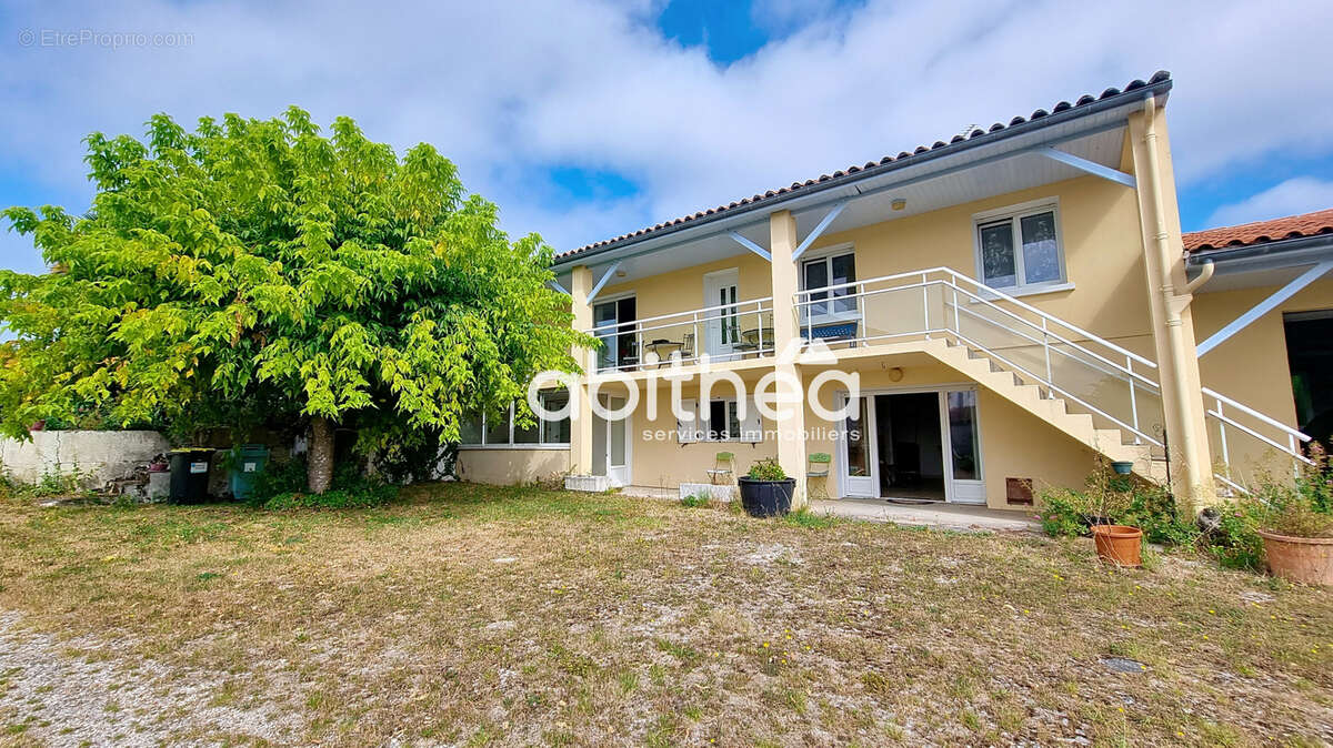 Maison à MORTAGNE-SUR-GIRONDE