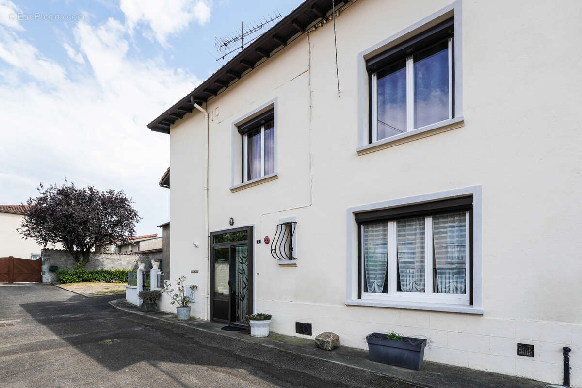 Maison à PONT-DU-CHATEAU