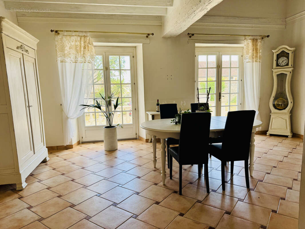 Maison à MONTEREAU-FAULT-YONNE