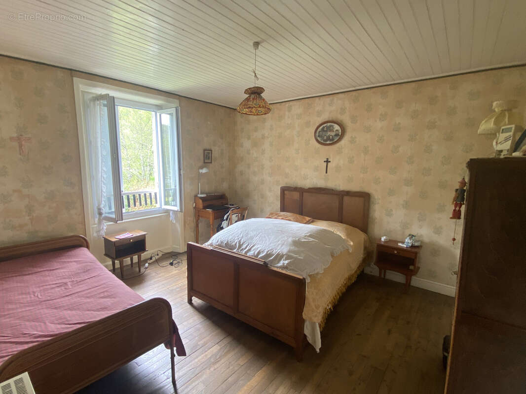 Maison à SAINT-CHAMANT