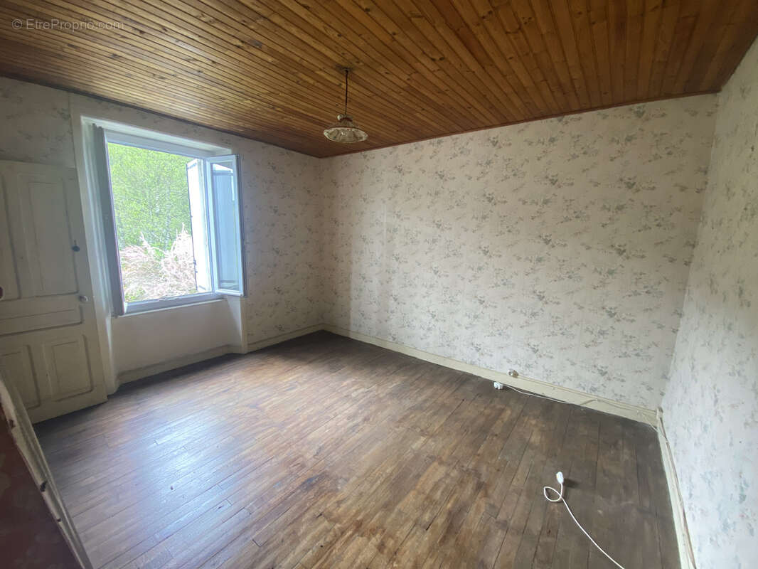 Maison à SAINT-CHAMANT