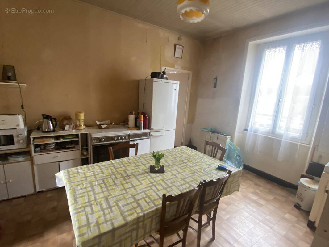 Maison à SAINT-CHAMANT