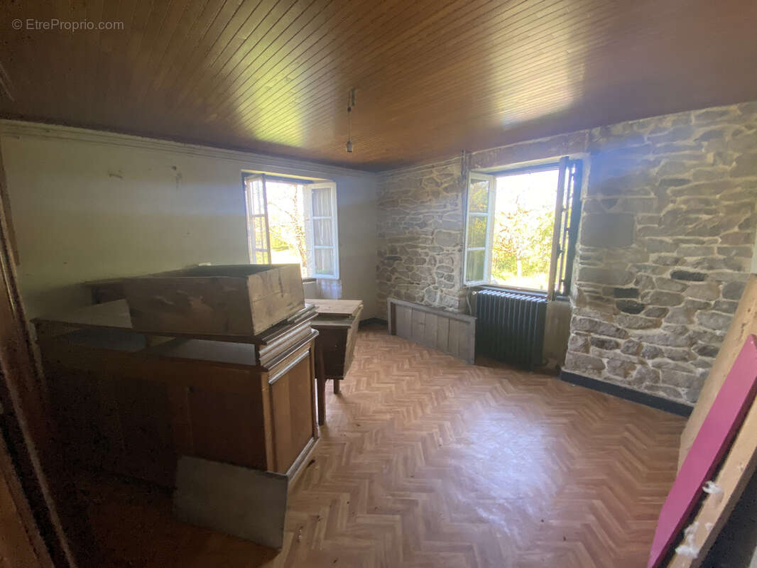 Maison à CHAMPAGNAC-LA-PRUNE