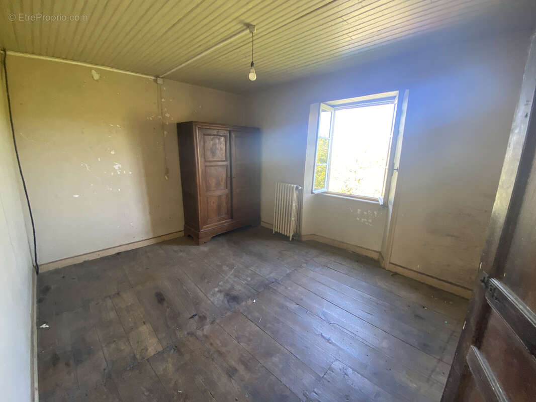 Maison à CHAMPAGNAC-LA-PRUNE