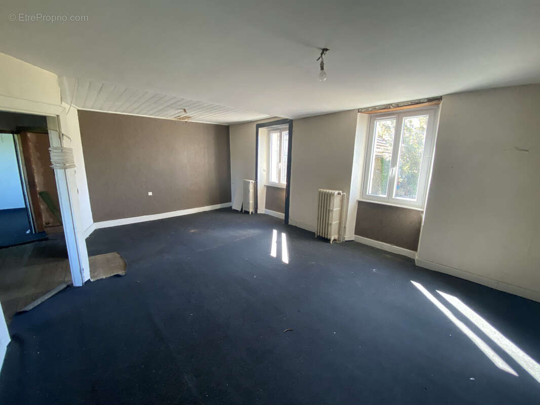 Maison à CHAMPAGNAC-LA-PRUNE