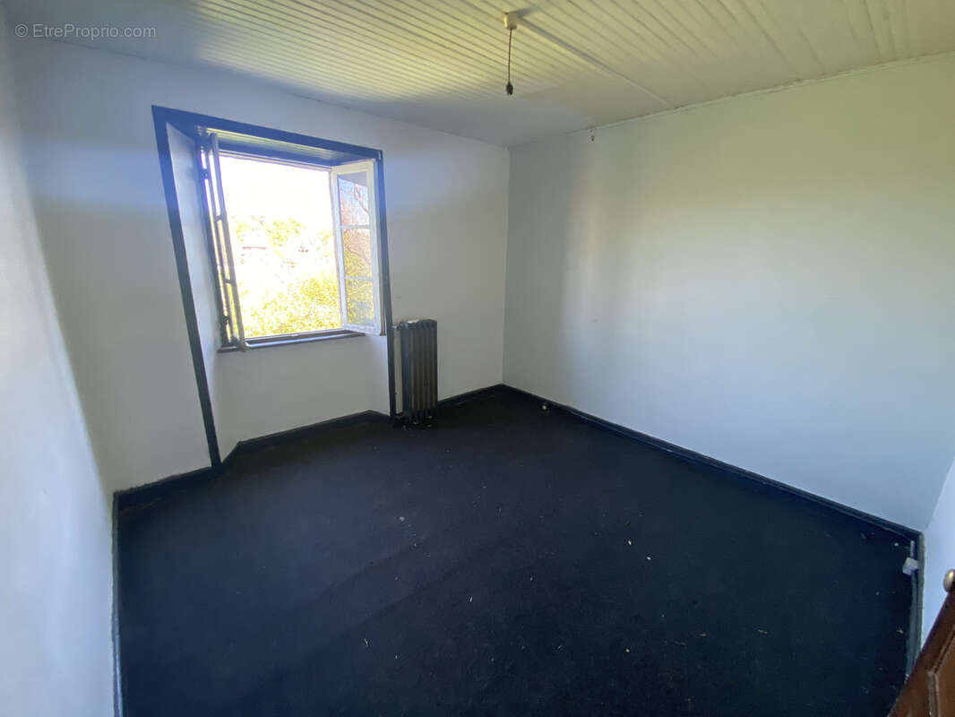 Maison à CHAMPAGNAC-LA-PRUNE