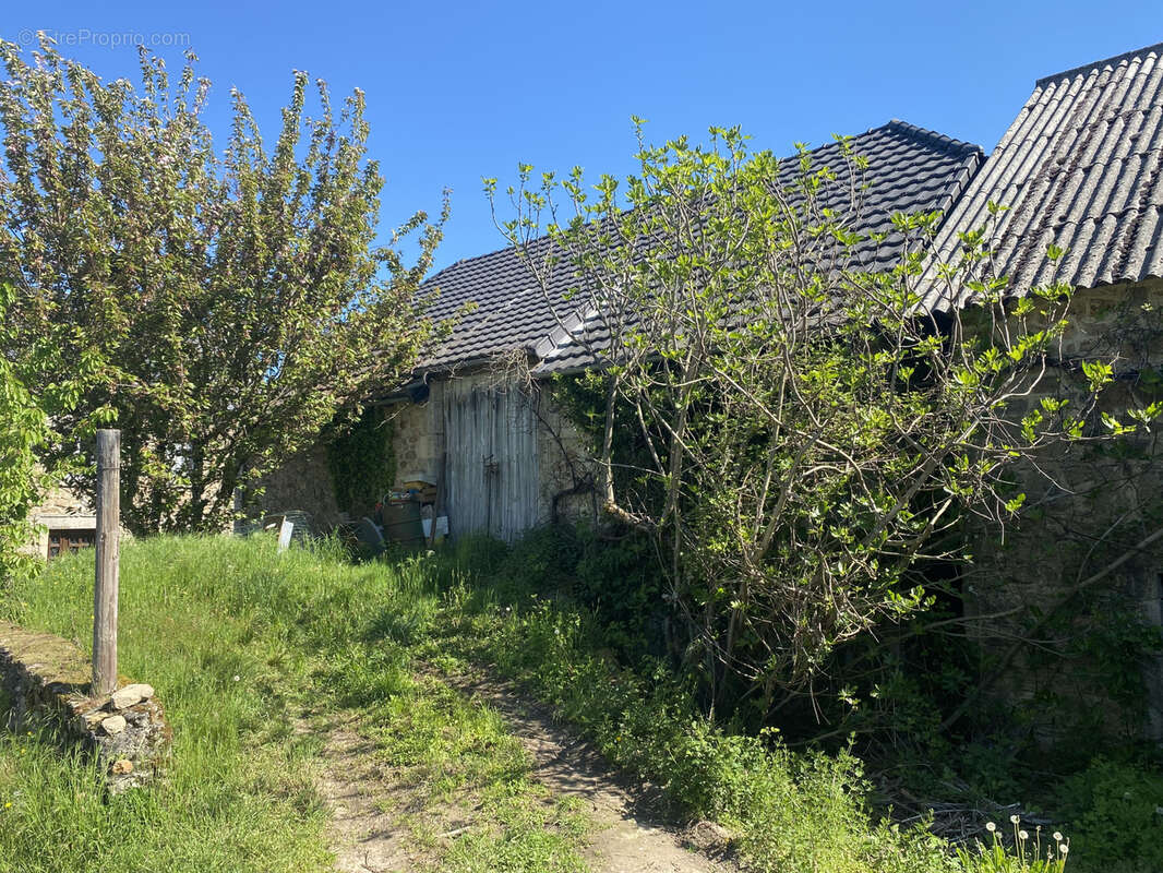 Maison à CHAMPAGNAC-LA-PRUNE