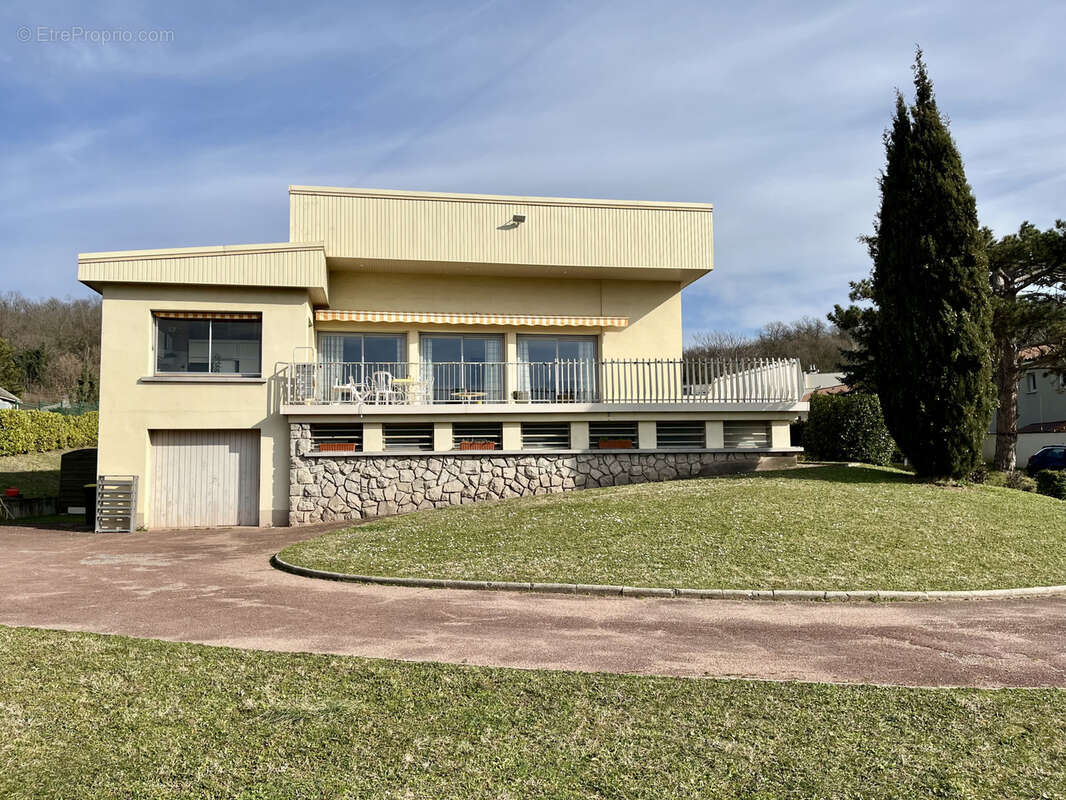 Maison à SALAISE-SUR-SANNE