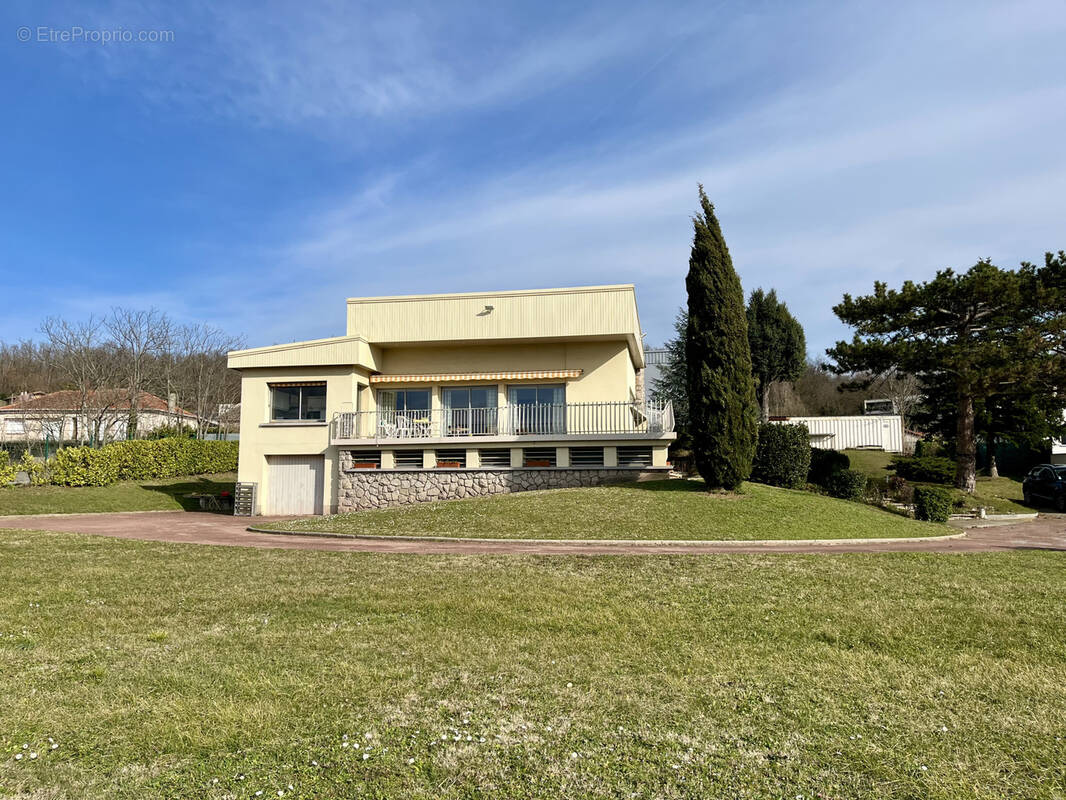 Maison à SALAISE-SUR-SANNE