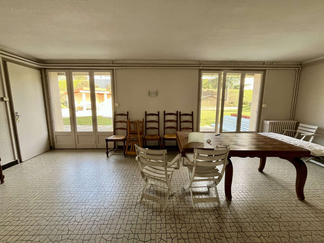 Maison à SALAISE-SUR-SANNE