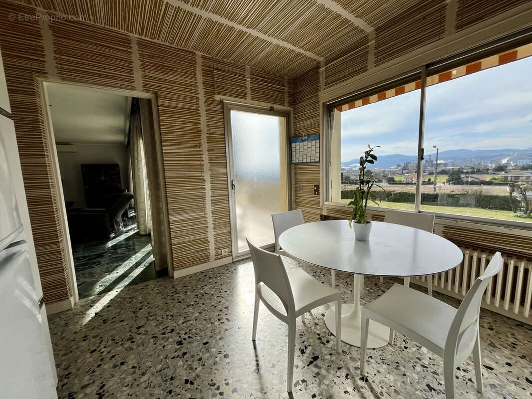 Maison à SALAISE-SUR-SANNE