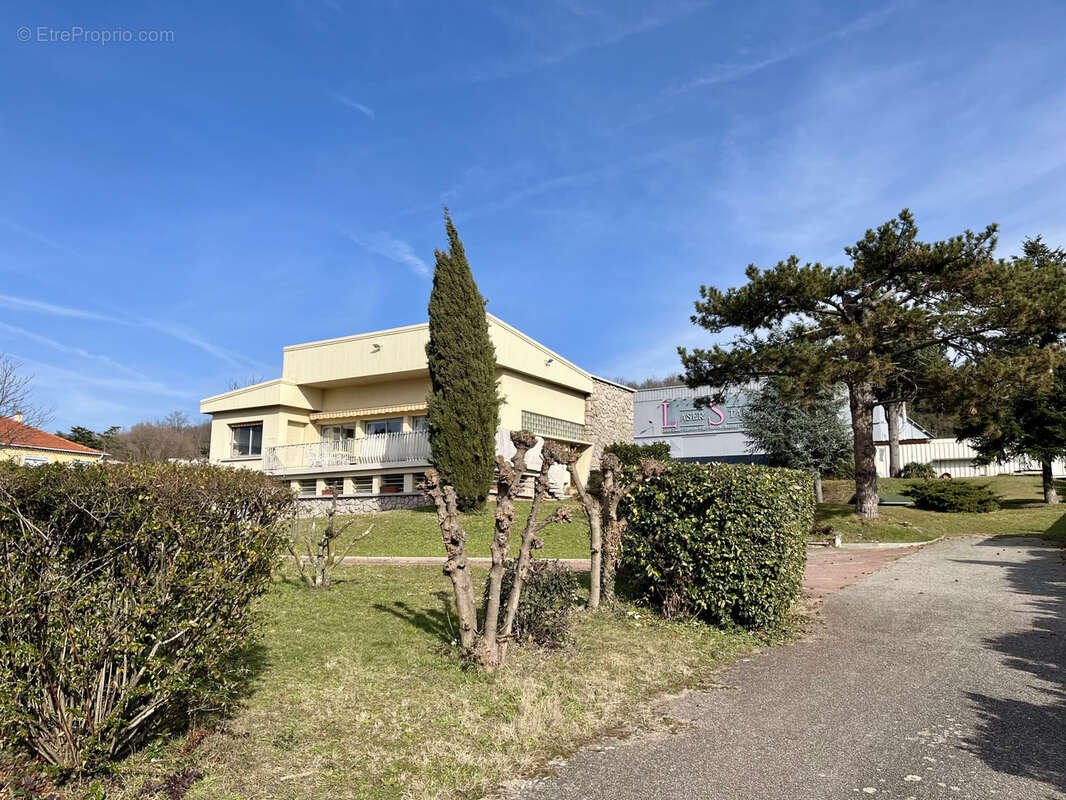 Maison à SALAISE-SUR-SANNE