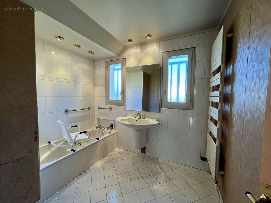 Maison à SALAISE-SUR-SANNE