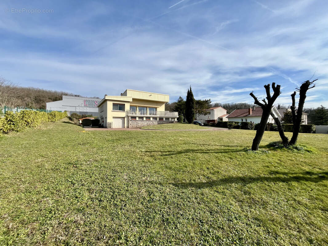 Maison à SALAISE-SUR-SANNE