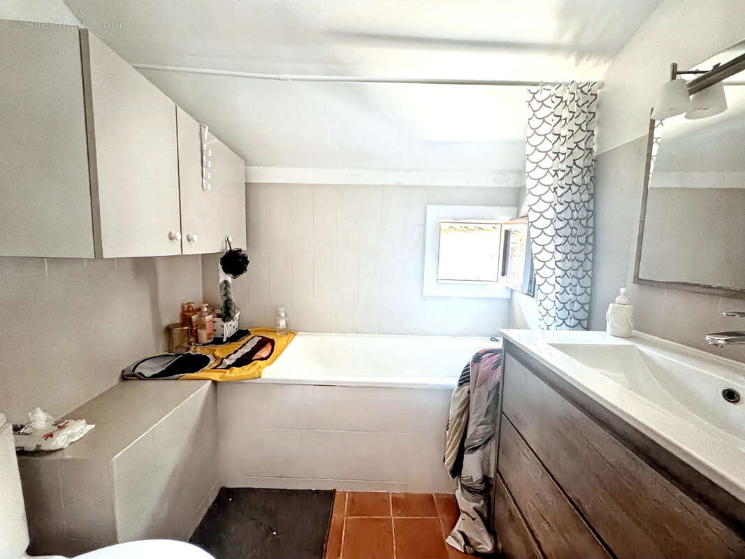 Appartement à FIGANIERES