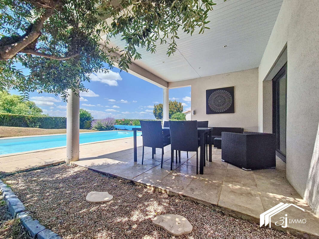 Maison à MONTAIGUT-SUR-SAVE