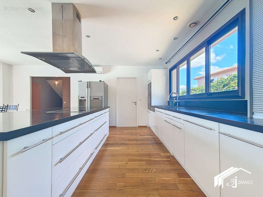 Maison à MONTAIGUT-SUR-SAVE