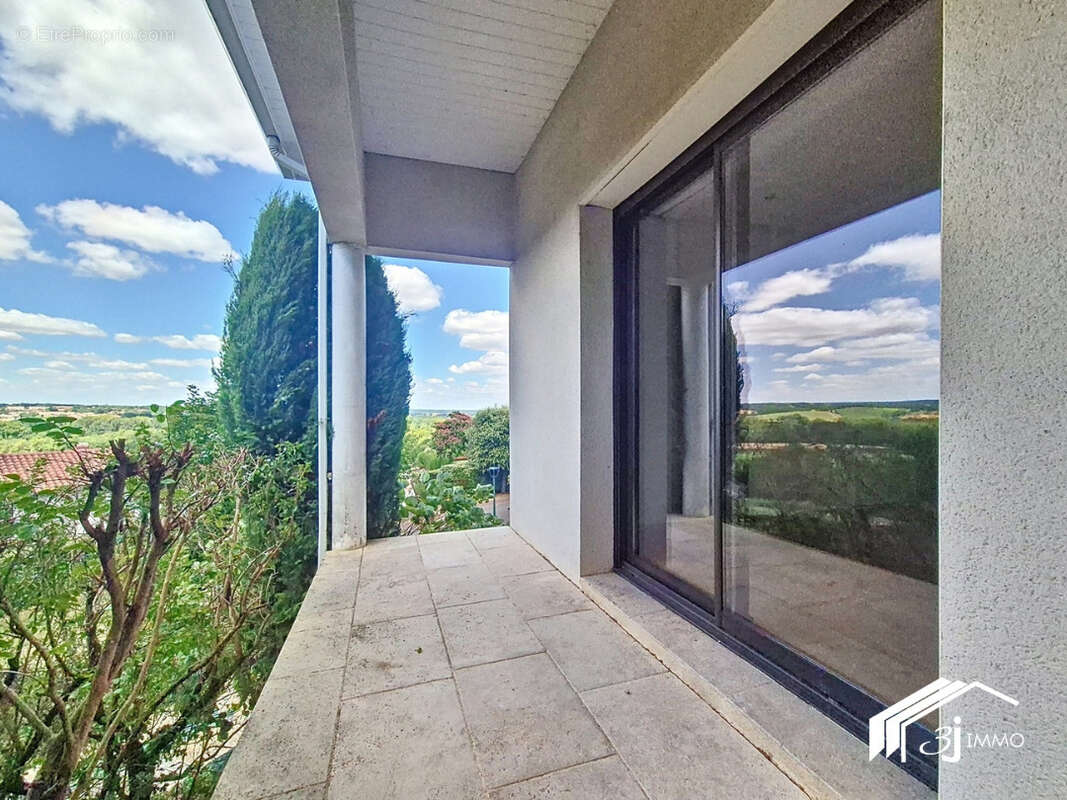 Maison à MONTAIGUT-SUR-SAVE