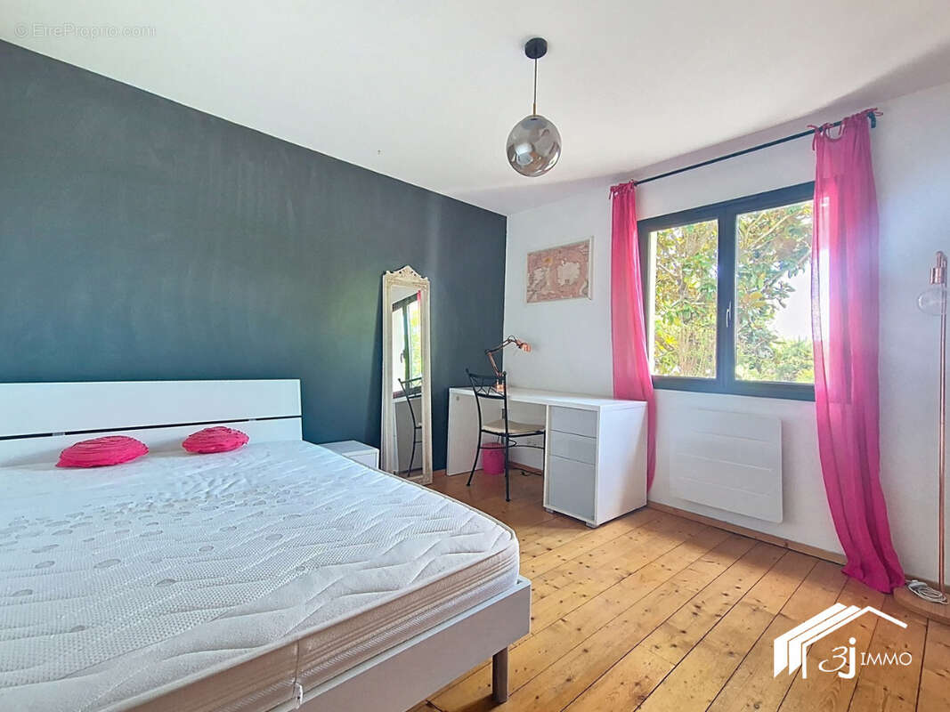 Maison à MONTAIGUT-SUR-SAVE