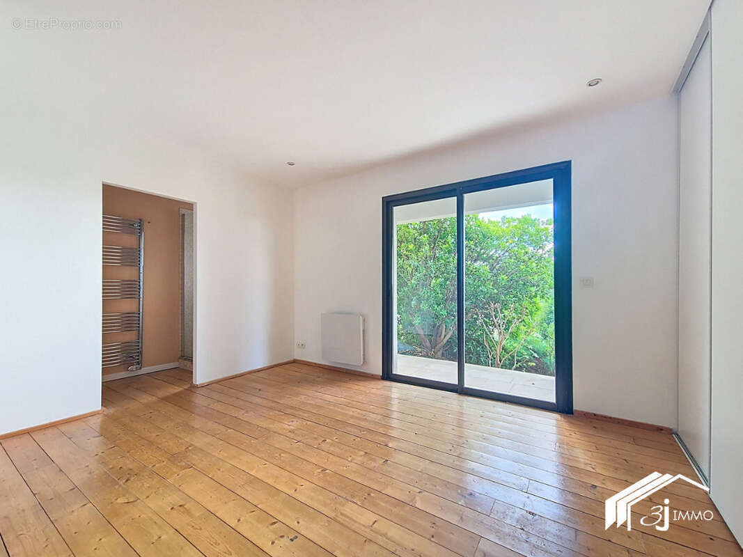 Maison à MONTAIGUT-SUR-SAVE