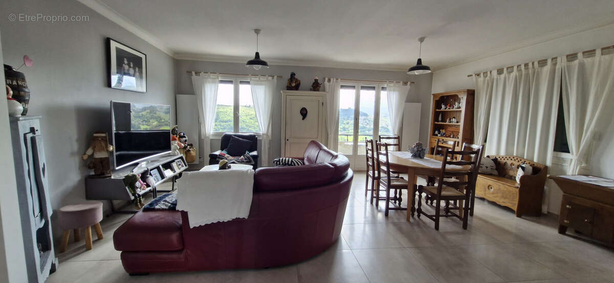 Maison à SAINT-GENEST-LERPT