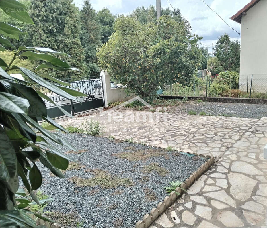 Maison à SAINT-YORRE