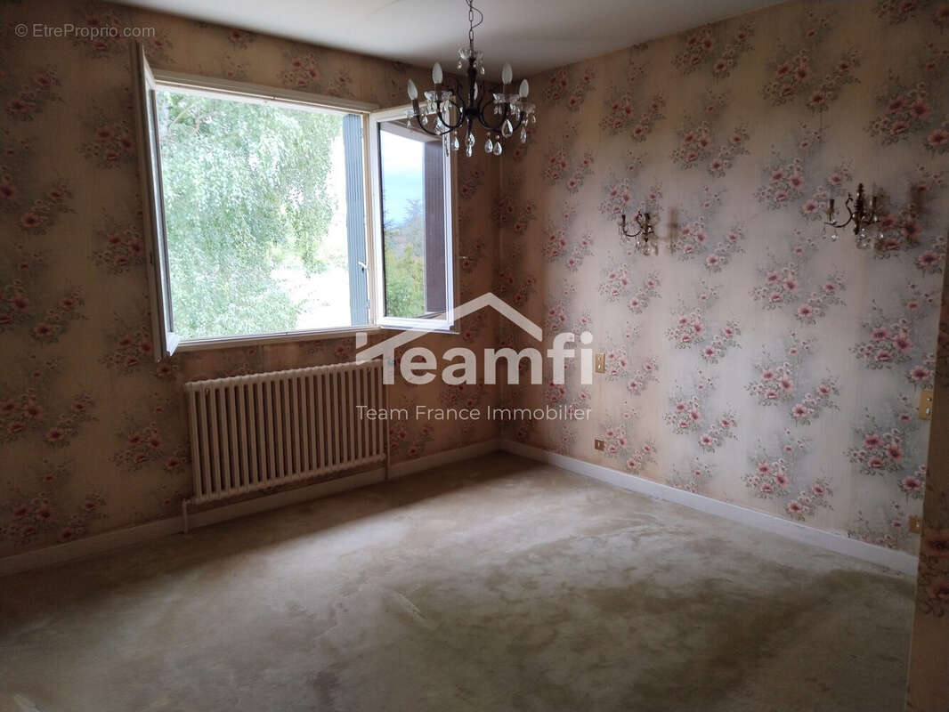 Maison à SAINT-YORRE