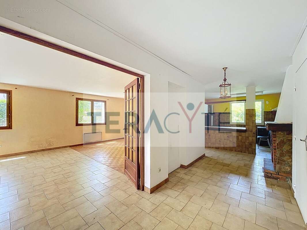Appartement à GENAY