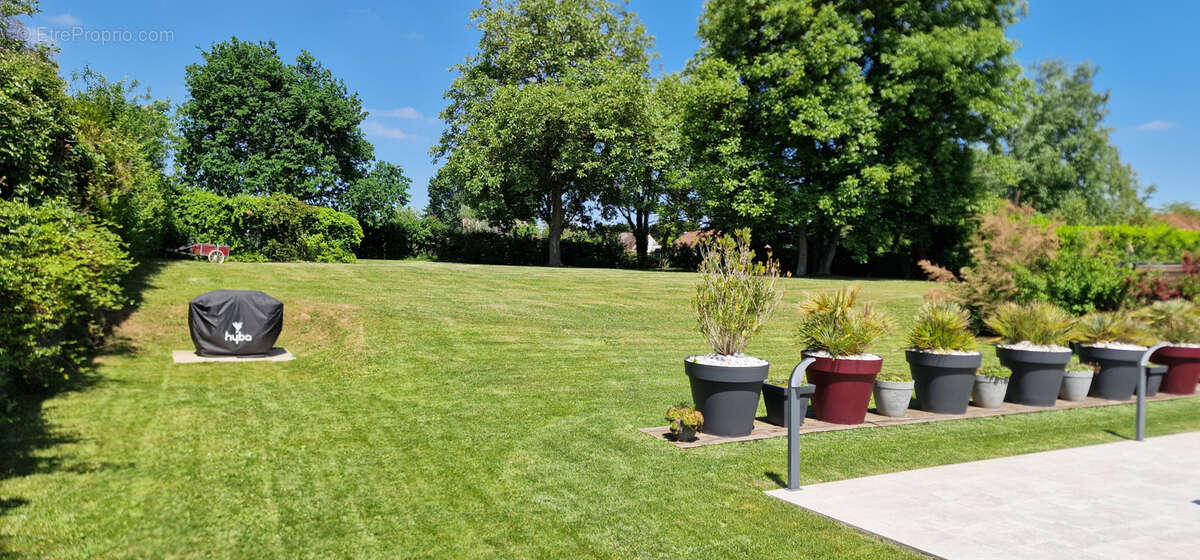 Maison à DUN-SUR-AURON