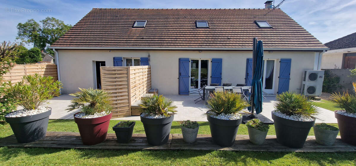 Maison à DUN-SUR-AURON